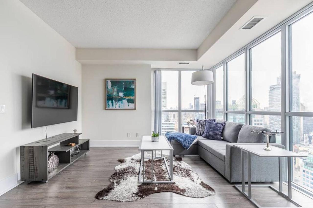 Stunning Views Of Downtown - Luxury High Rise With King Bed! Villa Toronto Bagian luar foto