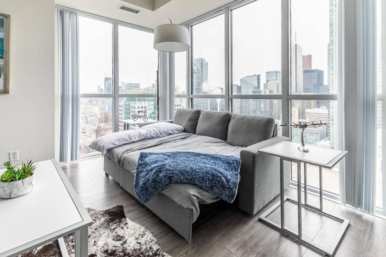 Stunning Views Of Downtown - Luxury High Rise With King Bed! Villa Toronto Bagian luar foto