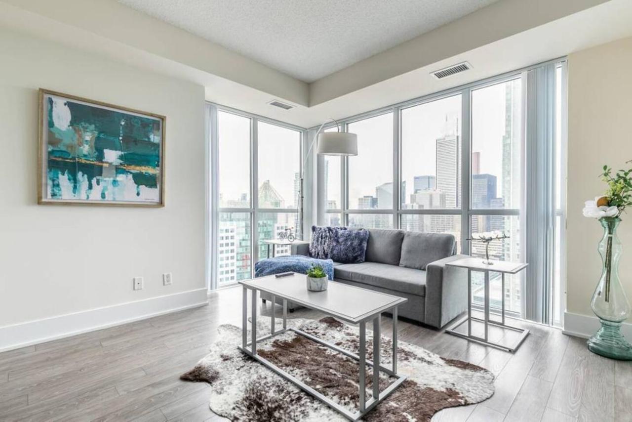 Stunning Views Of Downtown - Luxury High Rise With King Bed! Villa Toronto Bagian luar foto