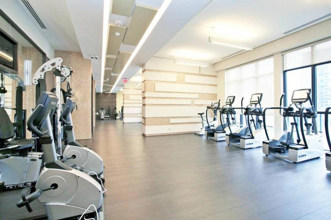 Stunning Views Of Downtown - Luxury High Rise With King Bed! Villa Toronto Bagian luar foto