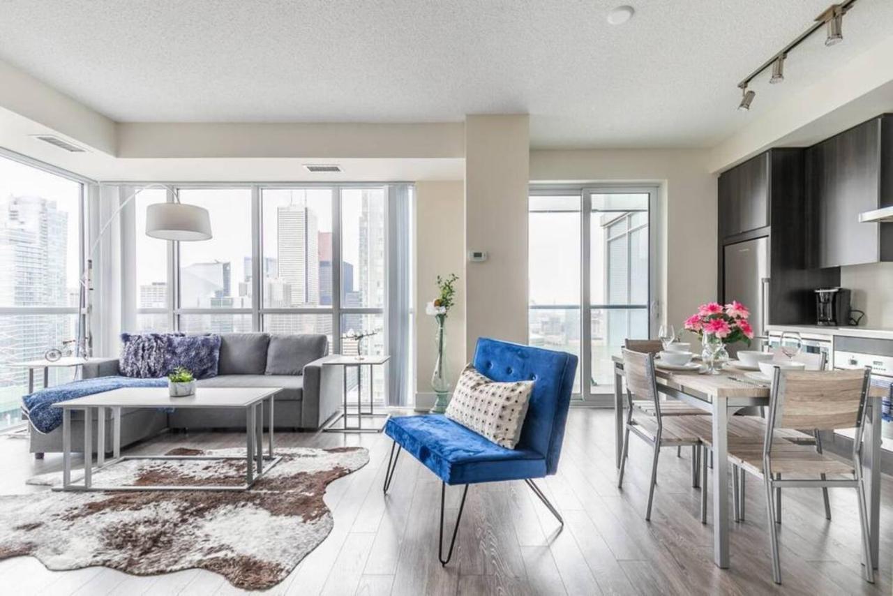 Stunning Views Of Downtown - Luxury High Rise With King Bed! Villa Toronto Bagian luar foto