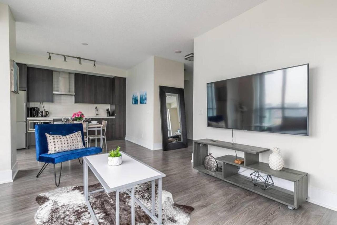 Stunning Views Of Downtown - Luxury High Rise With King Bed! Villa Toronto Bagian luar foto