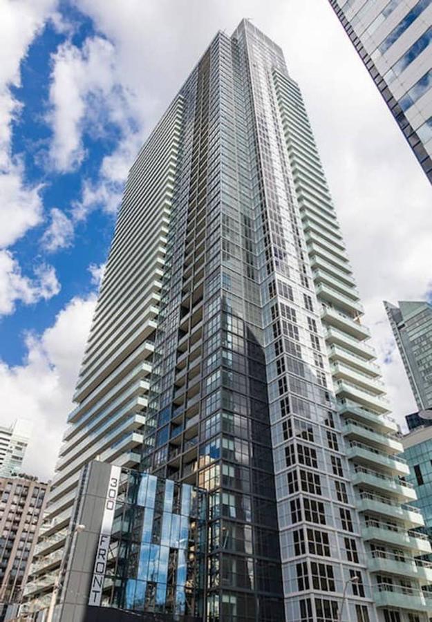 Stunning Views Of Downtown - Luxury High Rise With King Bed! Villa Toronto Bagian luar foto