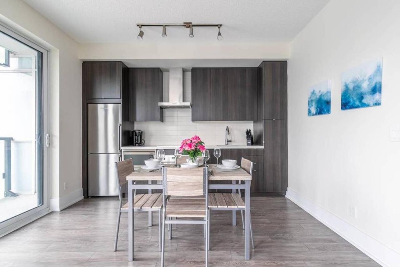 Stunning Views Of Downtown - Luxury High Rise With King Bed! Villa Toronto Bagian luar foto