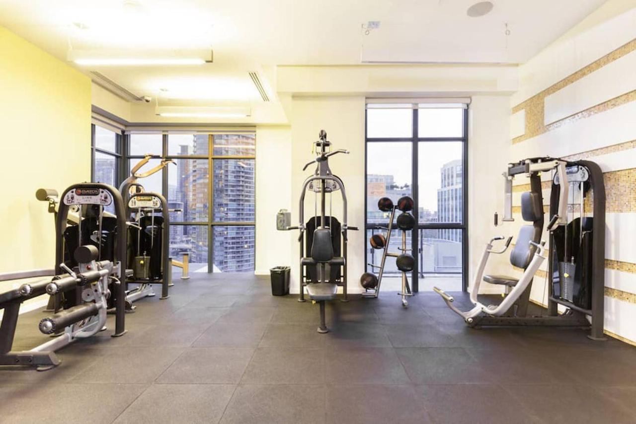 Stunning Views Of Downtown - Luxury High Rise With King Bed! Villa Toronto Bagian luar foto